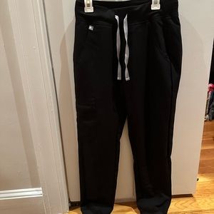Figs women's Black Zamora - Petite Jogger Scrub Pants Size XXS Petite Black